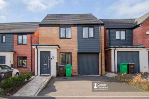 Three bedroom Detached house to rent