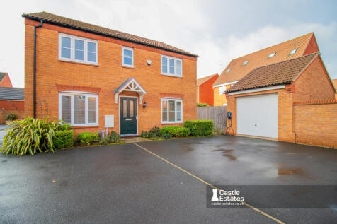 4 Bedroom Detached house to rent