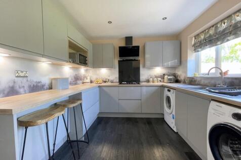 Fitted Kitchen/Breakfast Room