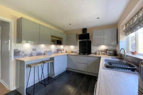 Fitted Kitchen/Breakfast Room