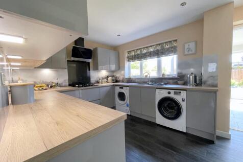 Fitted Kitchen/Breakfast Room