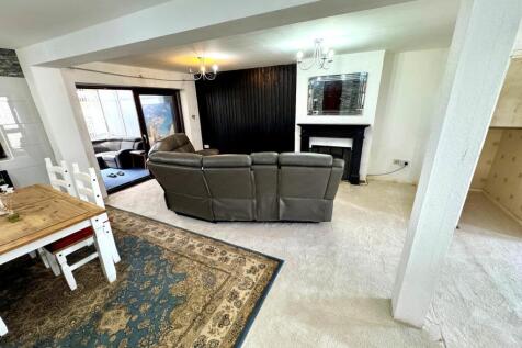 Open Plan Kitchen/Living Area