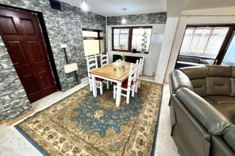 Open Plan Kitchen/Living Area