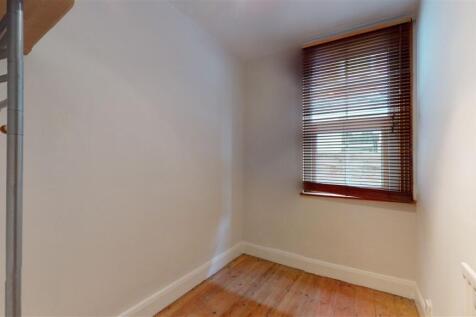 Single Bedroom /
