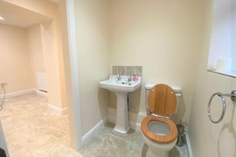 Cloakroom/wc