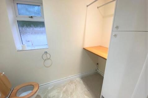 Cloakroom/wc