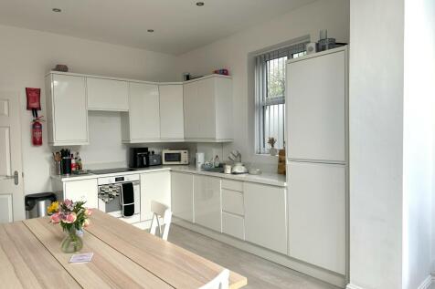 8 Brunswick Road GF 3 Bed