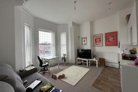 Flat 6  77 Wellington Road