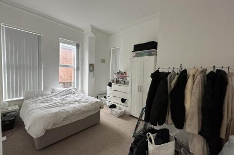 Flat 6  77 Wellington Road