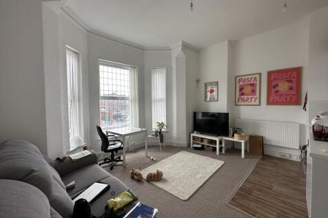 Flat 6  77 Wellington Road