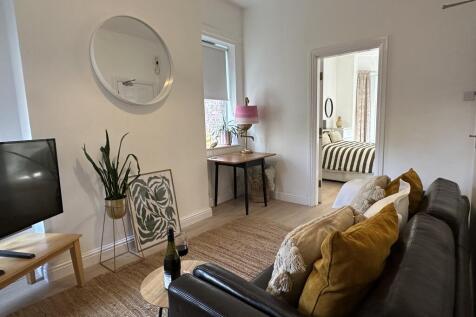 Flat 1 Marsland Road