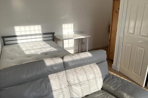 Flat 2 Wellington Road