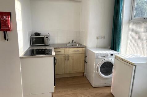 Flat 2 Wellington Road