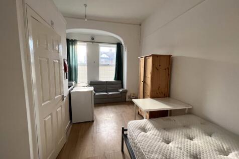 Flat 2 Wellington Road