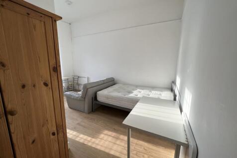 Flat 2 Wellington Road