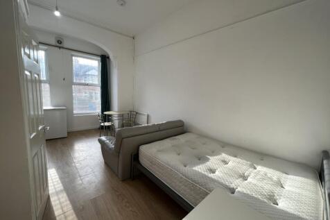 Flat 2 Wellington Road