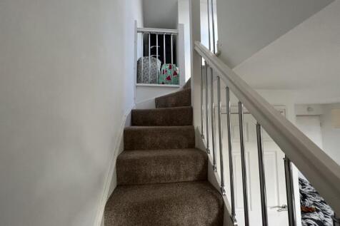 Flat 8 28 Atwood Road