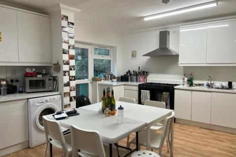 78 Palatine Road 9 bed
