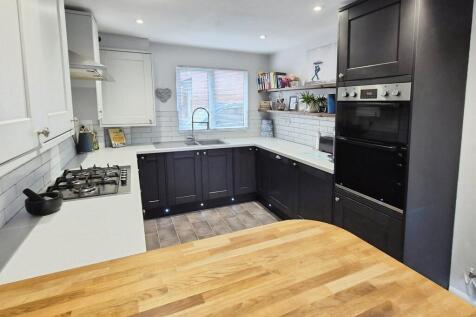 Kitchen / Breakfast Room