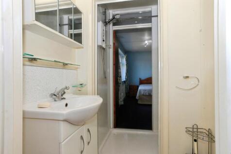 Jack And Jill En-Suite Shower 