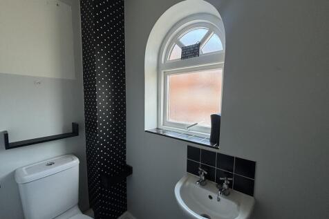 Cloakroom/wc