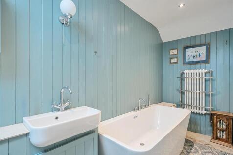 Barn Bathroom.jpg