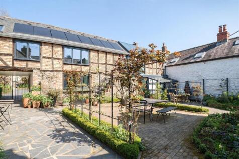 French courtyard - Barn - EXT.jpg