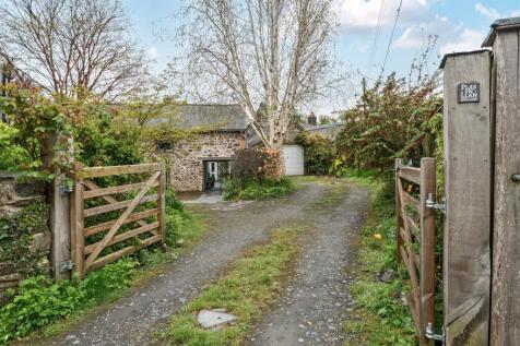 Driveway - EXT.jpg
