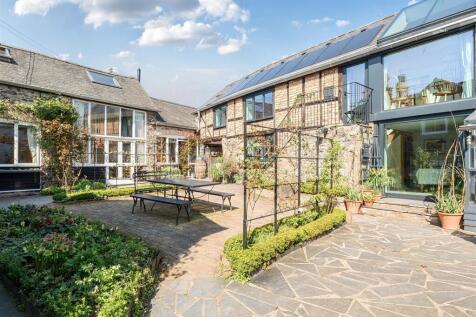 French courtyard - Barn - Annex - EXT.jpg