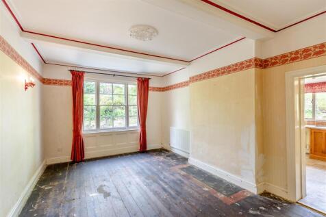 8590111-interior10.jpg
