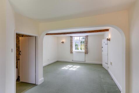8590111-interior30.jpg