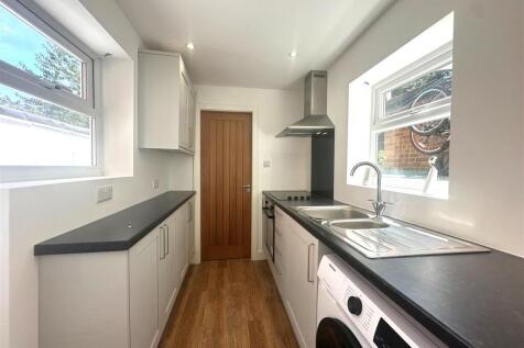 Kitchen 2.jpg