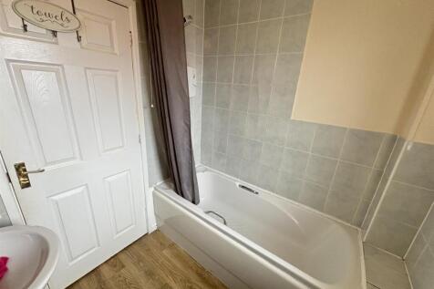 Bathroom 2.jpg