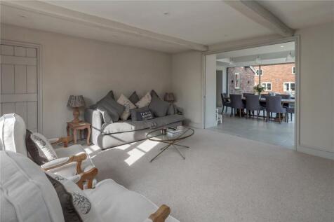 Living/Dining Area