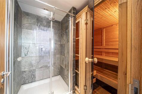 Sauna &amp; Shower
