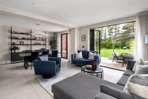 Lounge/Dining