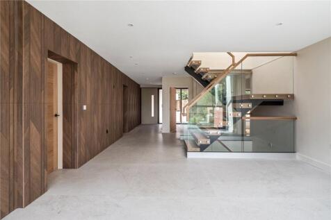 Lounge/Entrance Hall