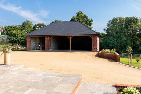 Garage/Carport