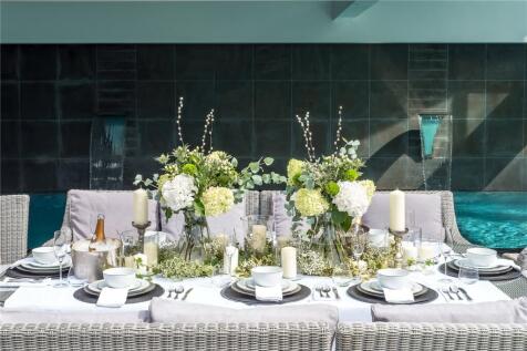 Alfresco Dining