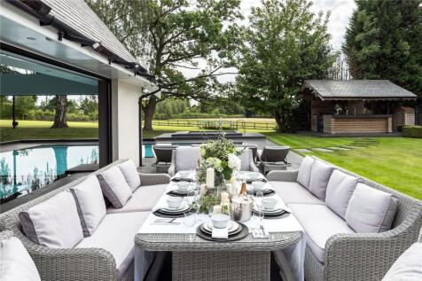 Alfresco Dining