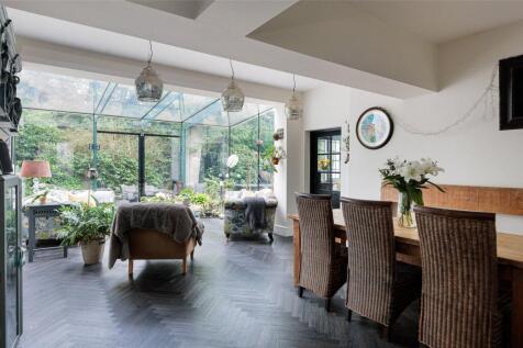 Breakfast/Garden Rm