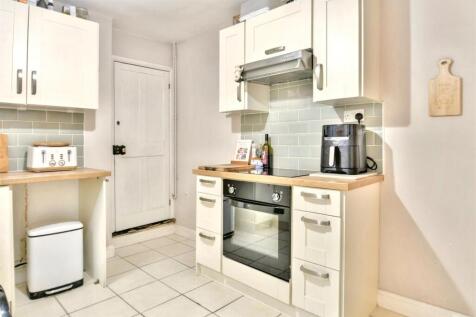 Kitchen 2.JPG