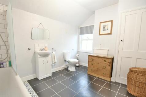 Bathroom 1.JPG