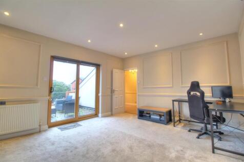 23a Clarkson St - Lounge 1.jpg