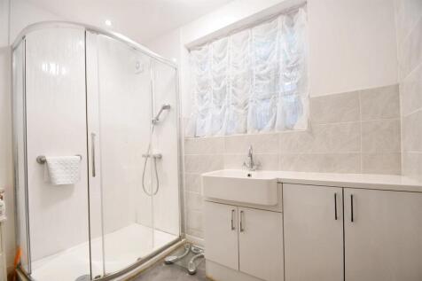 Shower Room.JPG