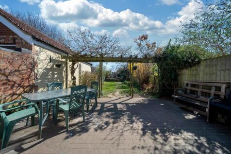 294 Sidegate Lane-11.jpg