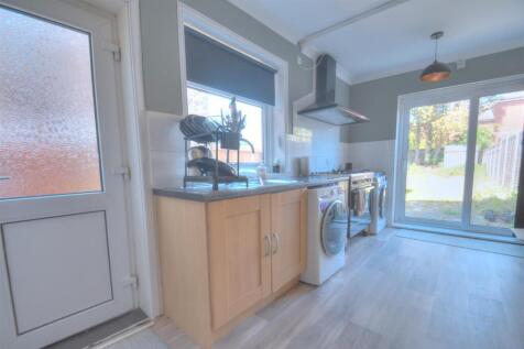 Kitchen 2.jpg