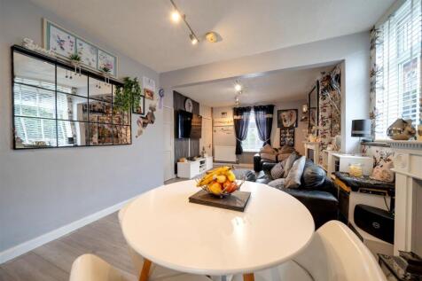 98 Henniker Rd-26.jpg