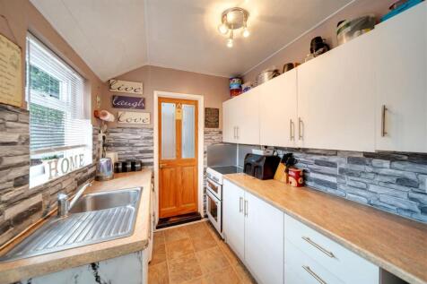 98 Henniker Rd-28.jpg