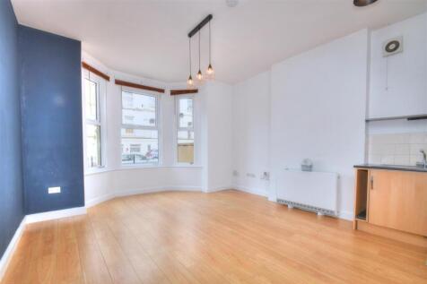 Main Room 1.jpg